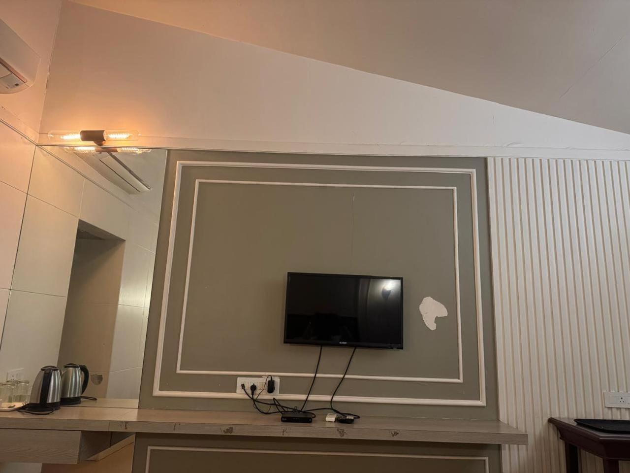 Majestic Inn Vasai Eksteriør billede