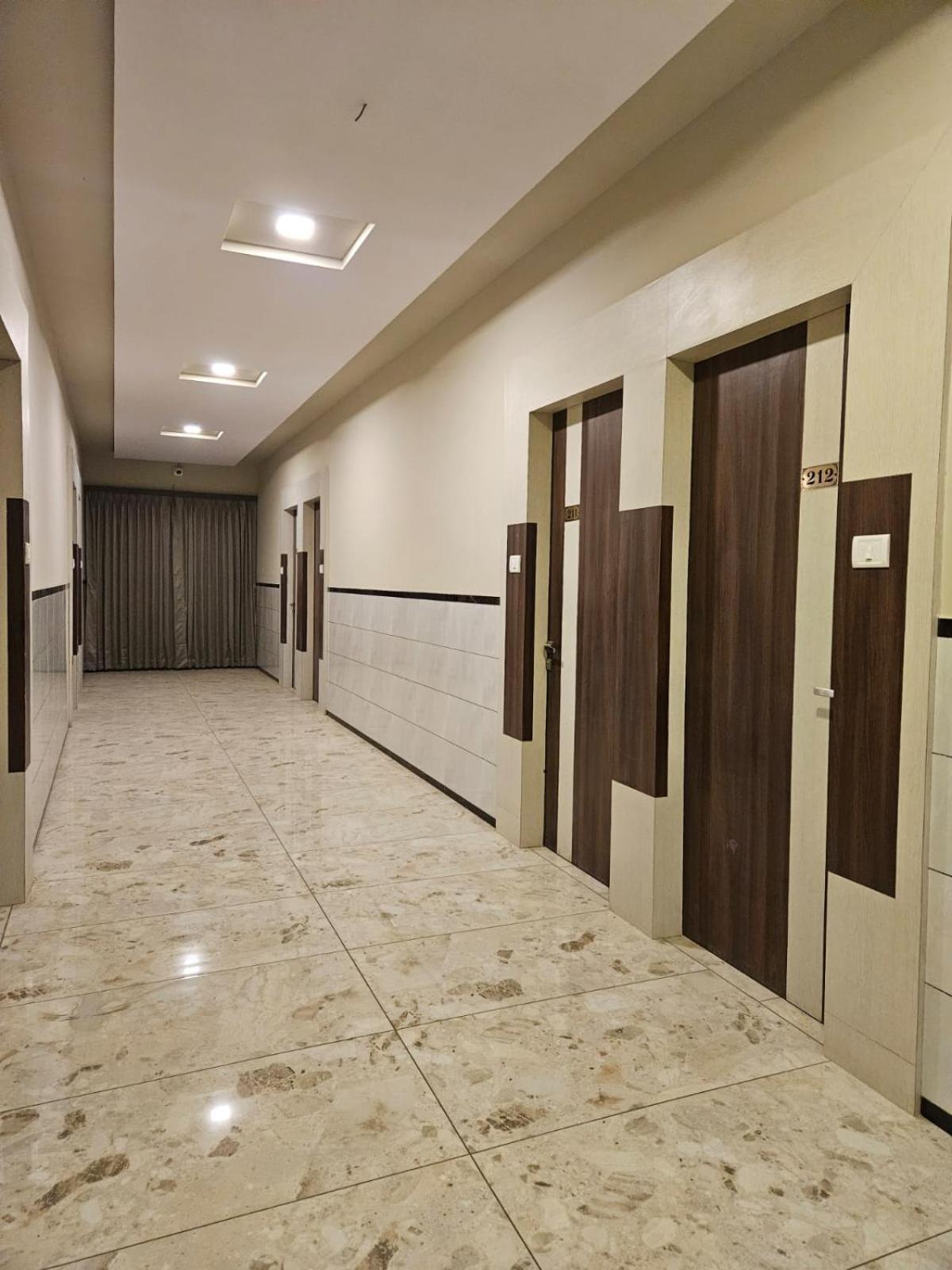 Majestic Inn Vasai Eksteriør billede